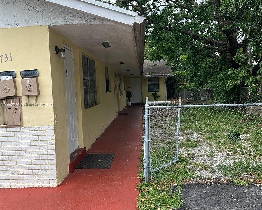 2nd image of 1731 SW 44th Ave
