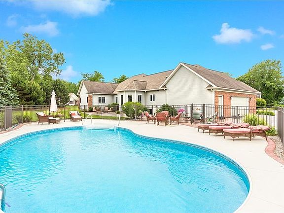 3rd image of 800 Mont Blanc Dr