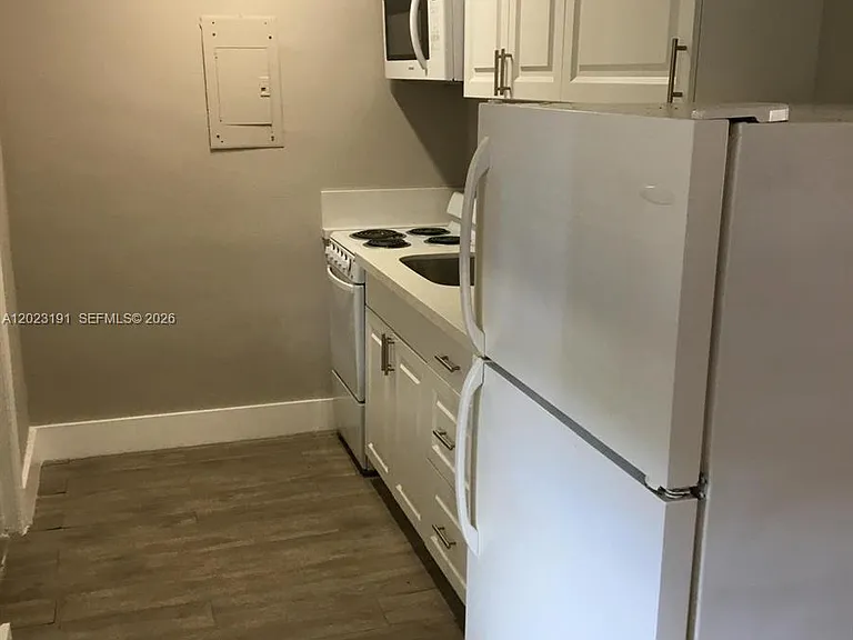 520 SW 4th St #5 — Photo 7