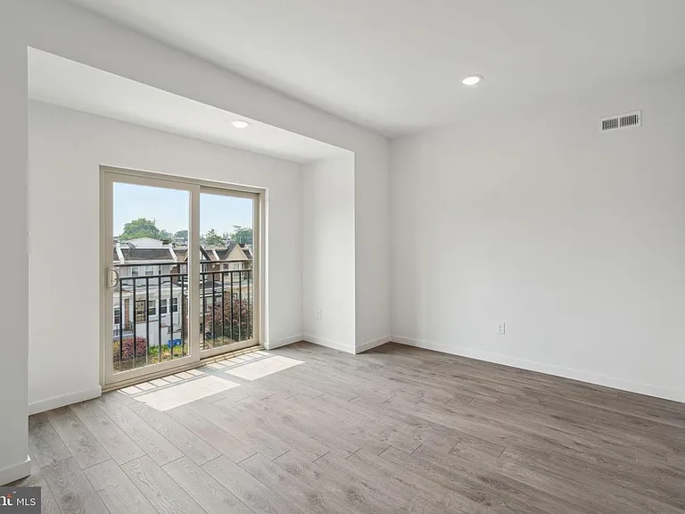 5629 Warrington Ave — Photo 9