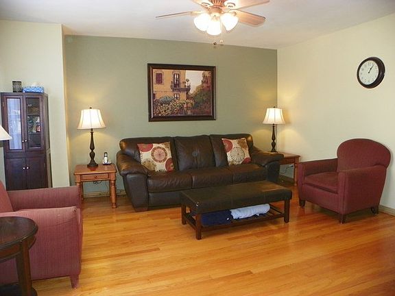 3rd image of 3117 W 101st Pl