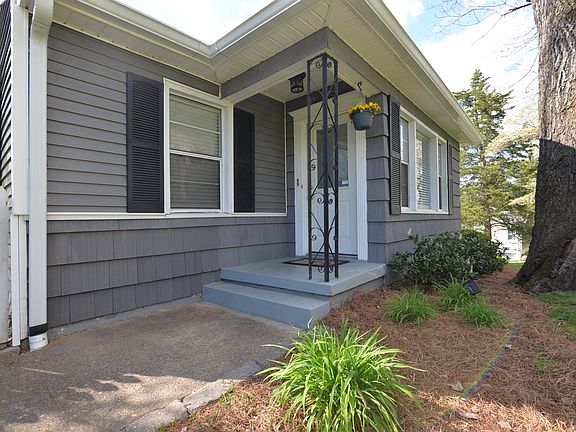 2nd image of 3229 Lockwood Dr