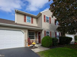 195 Strawberry St, Leola, PA 17540