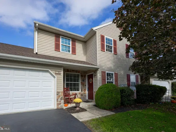 195 Strawberry St, Leola, PA 17540