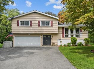 18 Center Dr, Mahopac, NY 10541