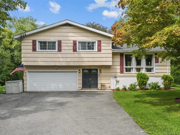 18 Center Drive, Putnam Valley, NY 10541