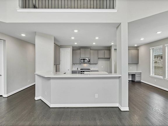 4119 Silver Falls Lane Interior Image 5