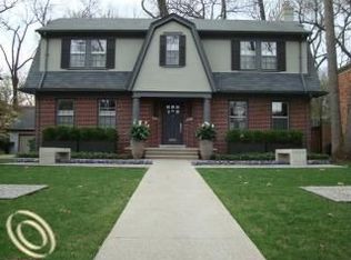 43 Cambridge Blvd, Pleasant Ridge, MI 48069