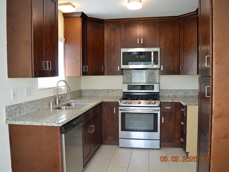 14233 Broadway — Photo 6