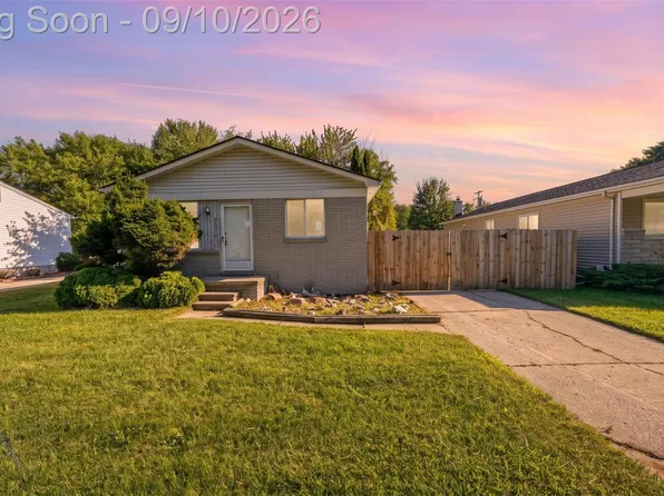 24935 Trombley St, Harrison Township, MI 48045