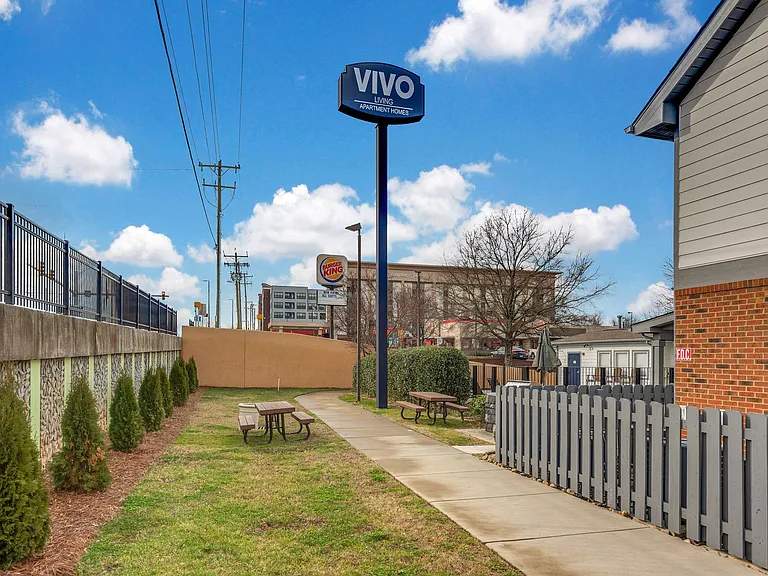 Vivo Living Charlotte (Tryon) — Photo 35