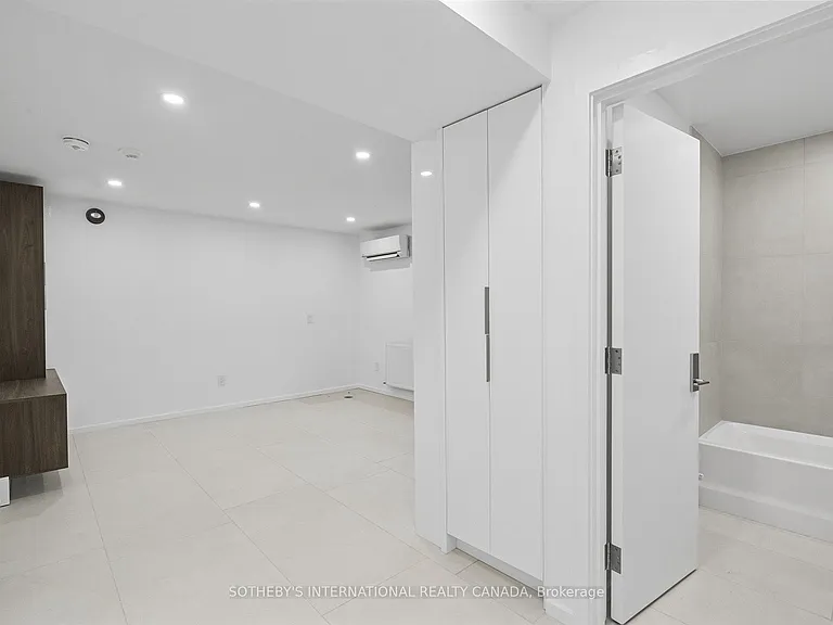 1340 Avenue Rd #B — Photo 16
