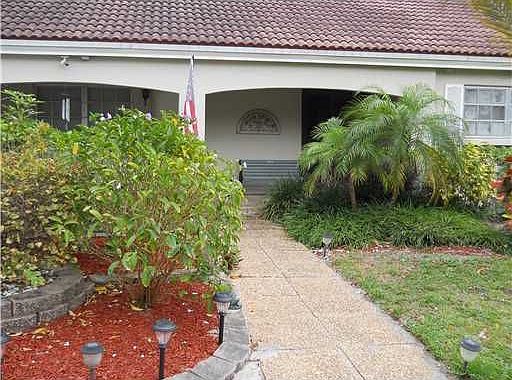 1st image of 2752 N Palm Aire Dr