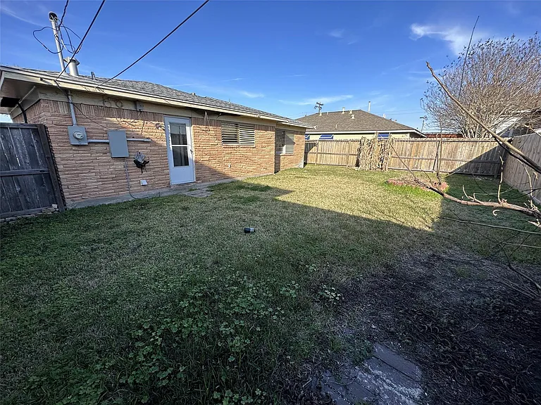 4511 Avenue R 1/2 — Photo 17