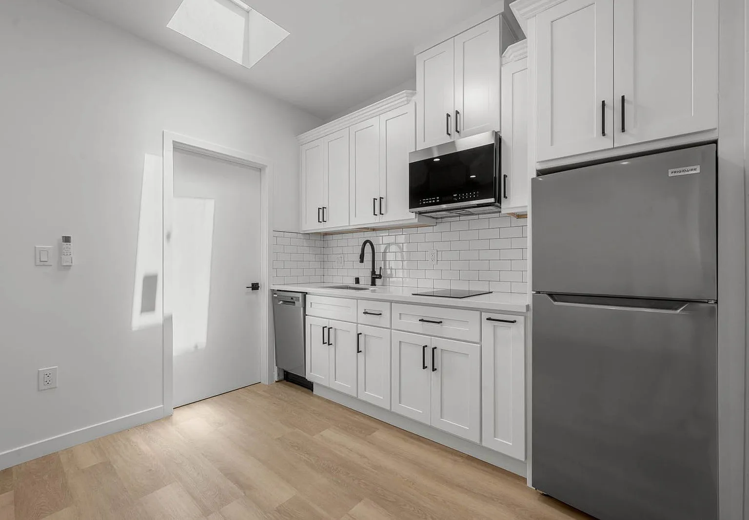 Studio, 1.0 bath, 300 sqft, $1,500 — Photo 4