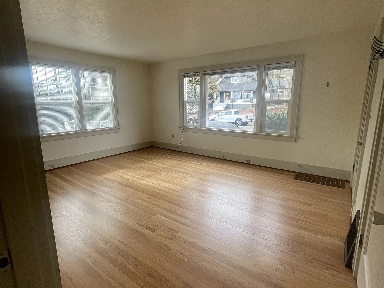 934 Northeast 5th Avenue - 2 — Photo 3