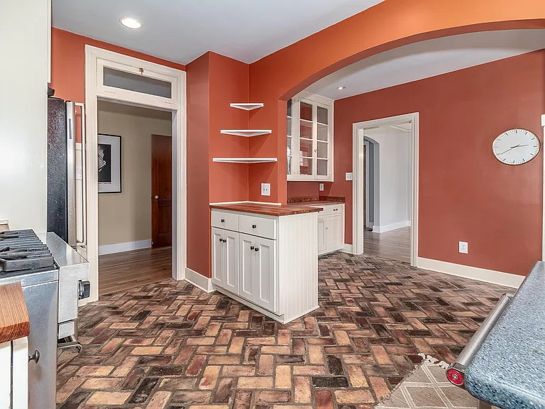 703 Hickman Rd — Photo 9