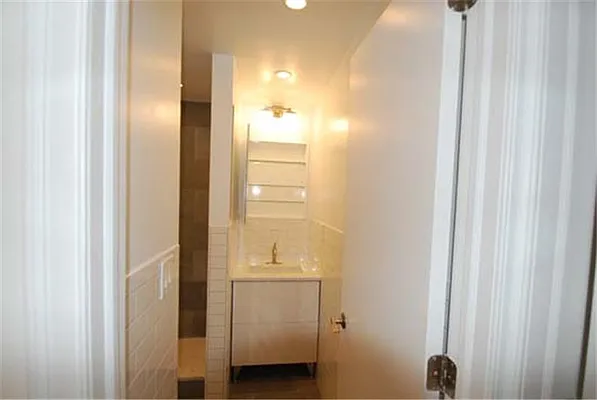 Rented by Buchbinder & Warren | media 2