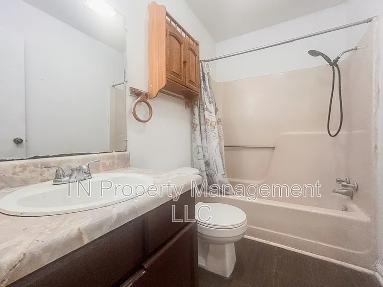 205 Rue Royale #C — Photo 6