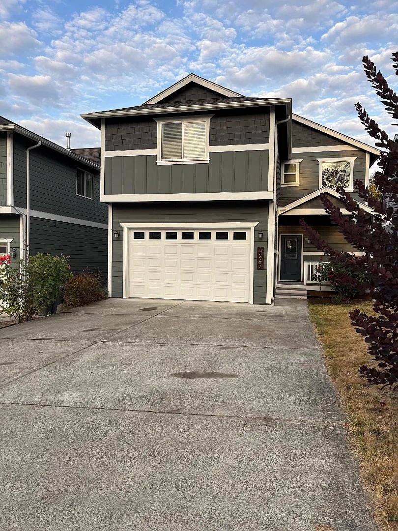 4 bed, 2.5 bath, 1929 sqft, $2,900 — Photo 1