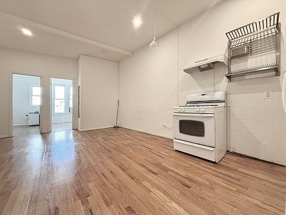 2nd image of 535 Graham Ave #3R