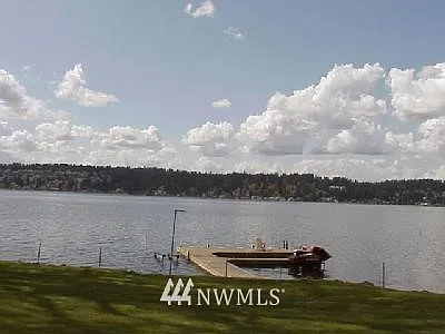 2419 E Lk Sammamish SE photo 1
