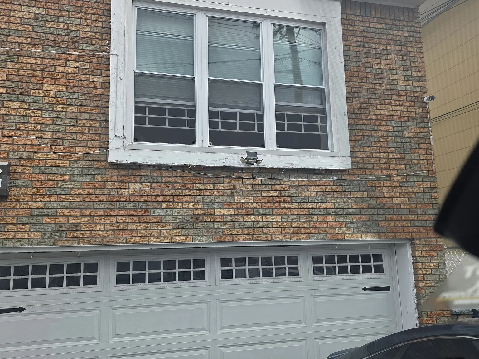 498 Forest St — Photo 2