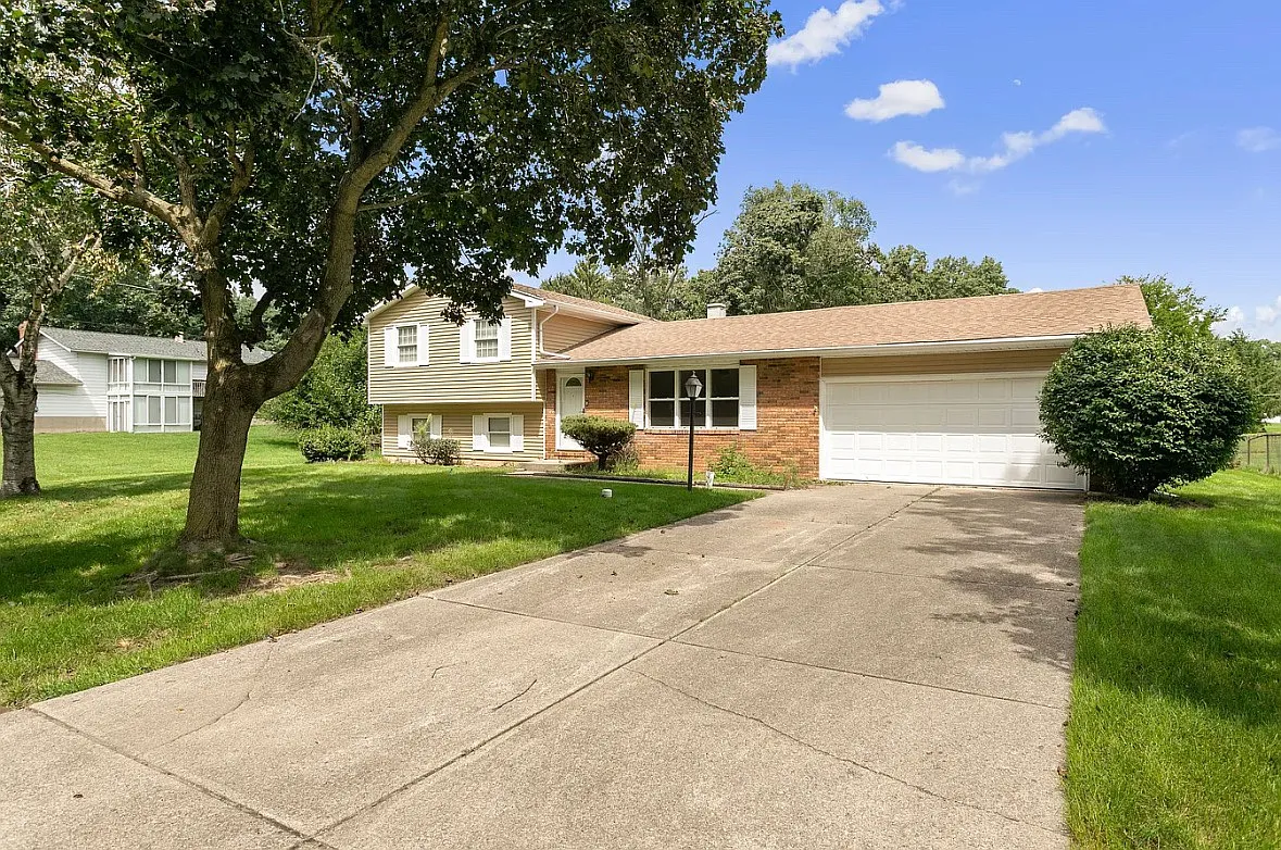 16765 Valley Forge Ln — Photo 2
