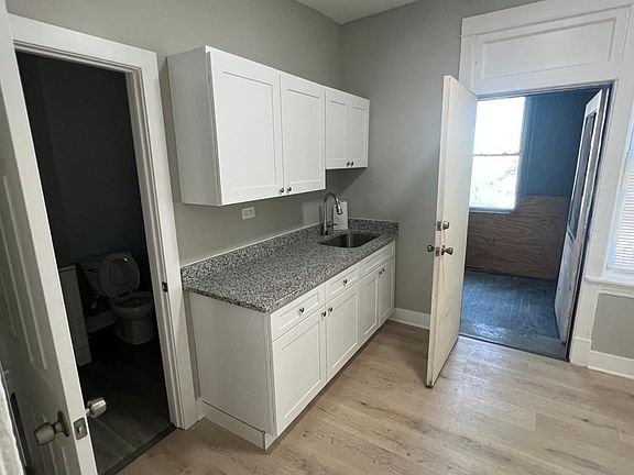 2nd image of 3848 W Hirsch St