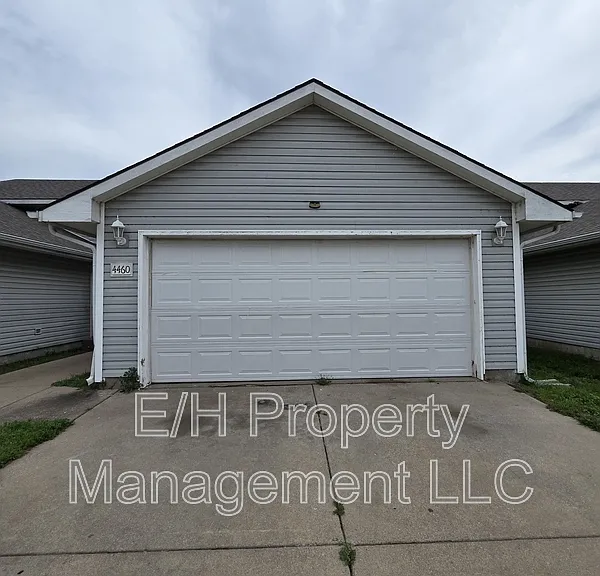 4460 S Elizabeth Ave — Photo 1