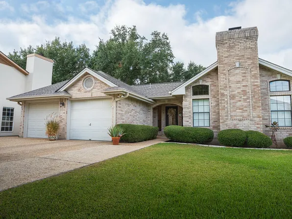 2437 Rock Creek Dr, Kerrville, TX 78028