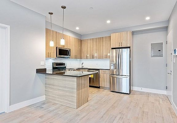 4th image of 104-22 Astoria Blvd #2F