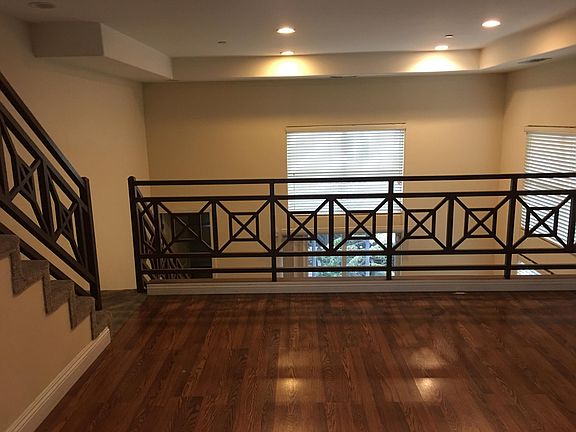 3rd image of 4959 Laurel Canyon Blvd