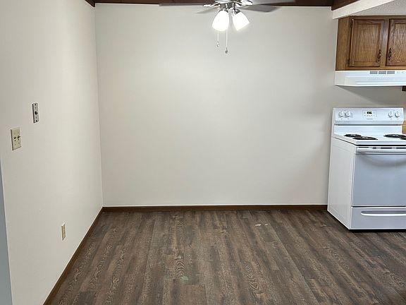 3rd image of 907 Brookfield Dr #12