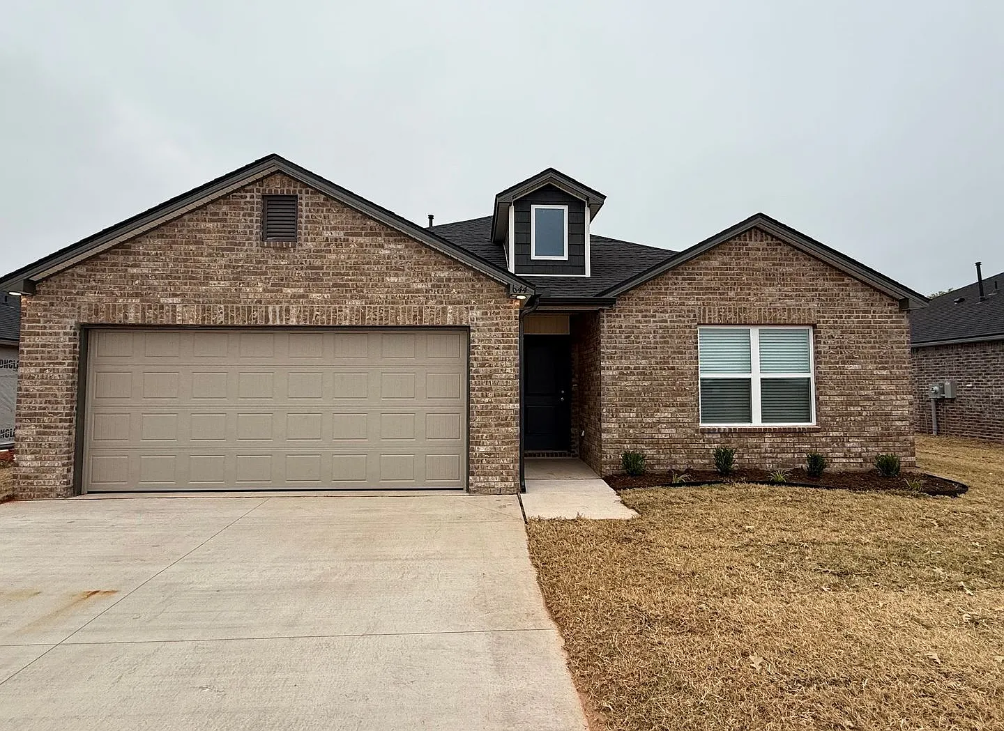 Very Nice and Spacious 3 Bedroom Home in Newcastle Schools — Photo 1