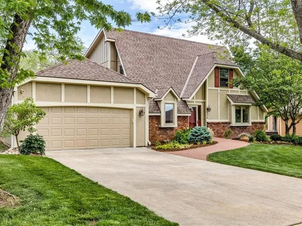 4208 Wimbledon Dr, Lawrence, KS 66047
