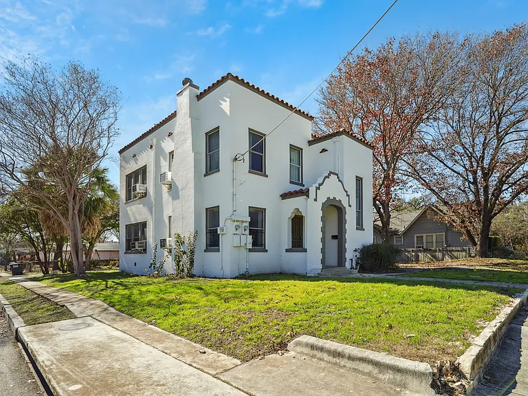326 E Mistletoe Ave #2 — Photo 5