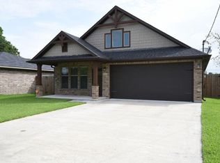 1005 S 12th St, Nederland, TX 77627