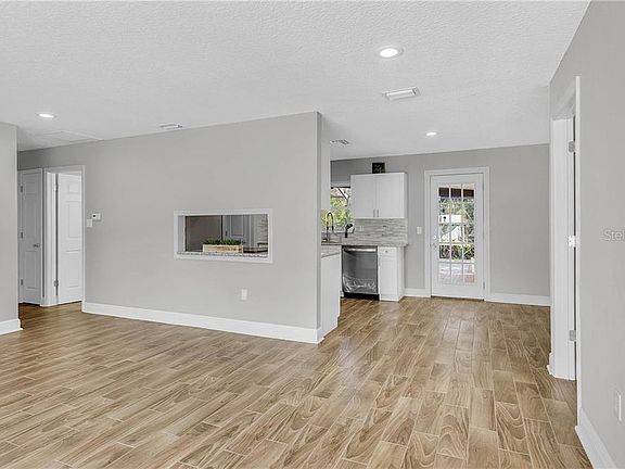 5th image of 1330 Honeytree Ln E