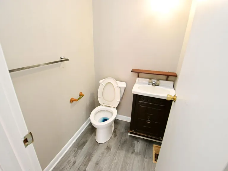 1023 Oakland St — Photo 14
