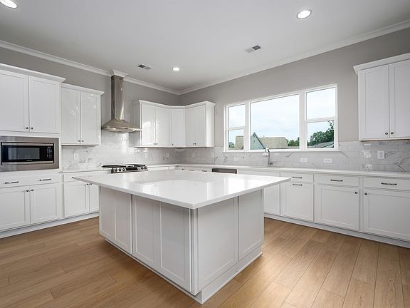 5th image of 4621 Brexton St