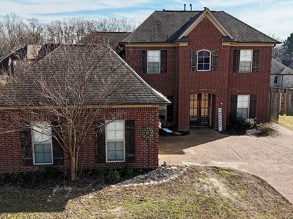 3rd image of 5540 Pinetree Loop