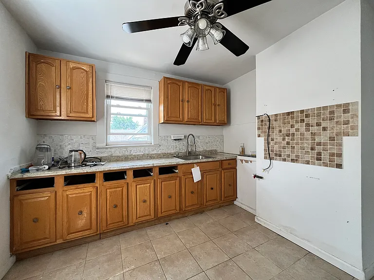 348 Davis Ave #2 — Photo 19