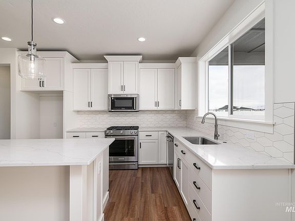 5th image of 8352 S Updale Ave