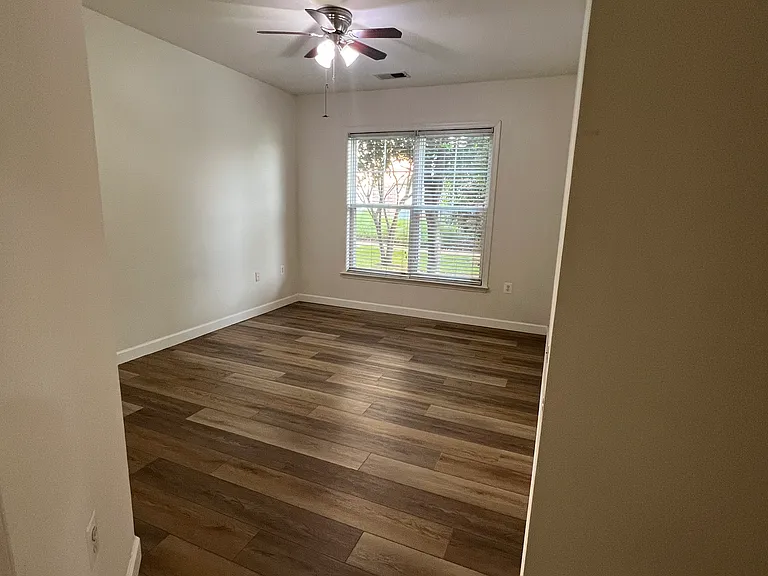 3820 Lightfoot St #120 — Photo 5
