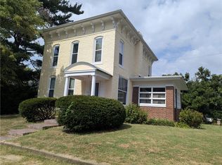 117 Jackson Ave, Charleston, IL 61920