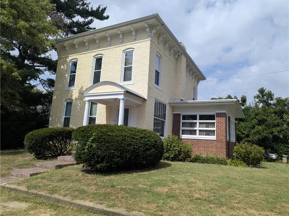 117 Jackson Ave, Charleston, IL 61920