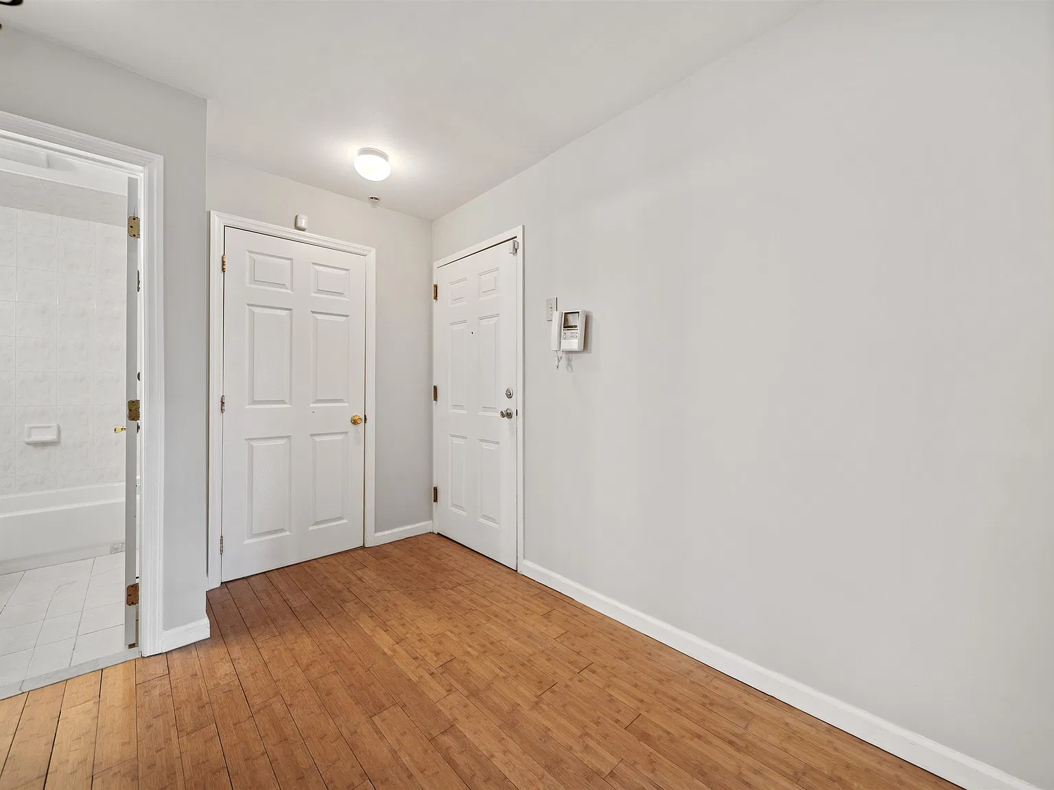 Bella Vista Condominium — Photo 2
