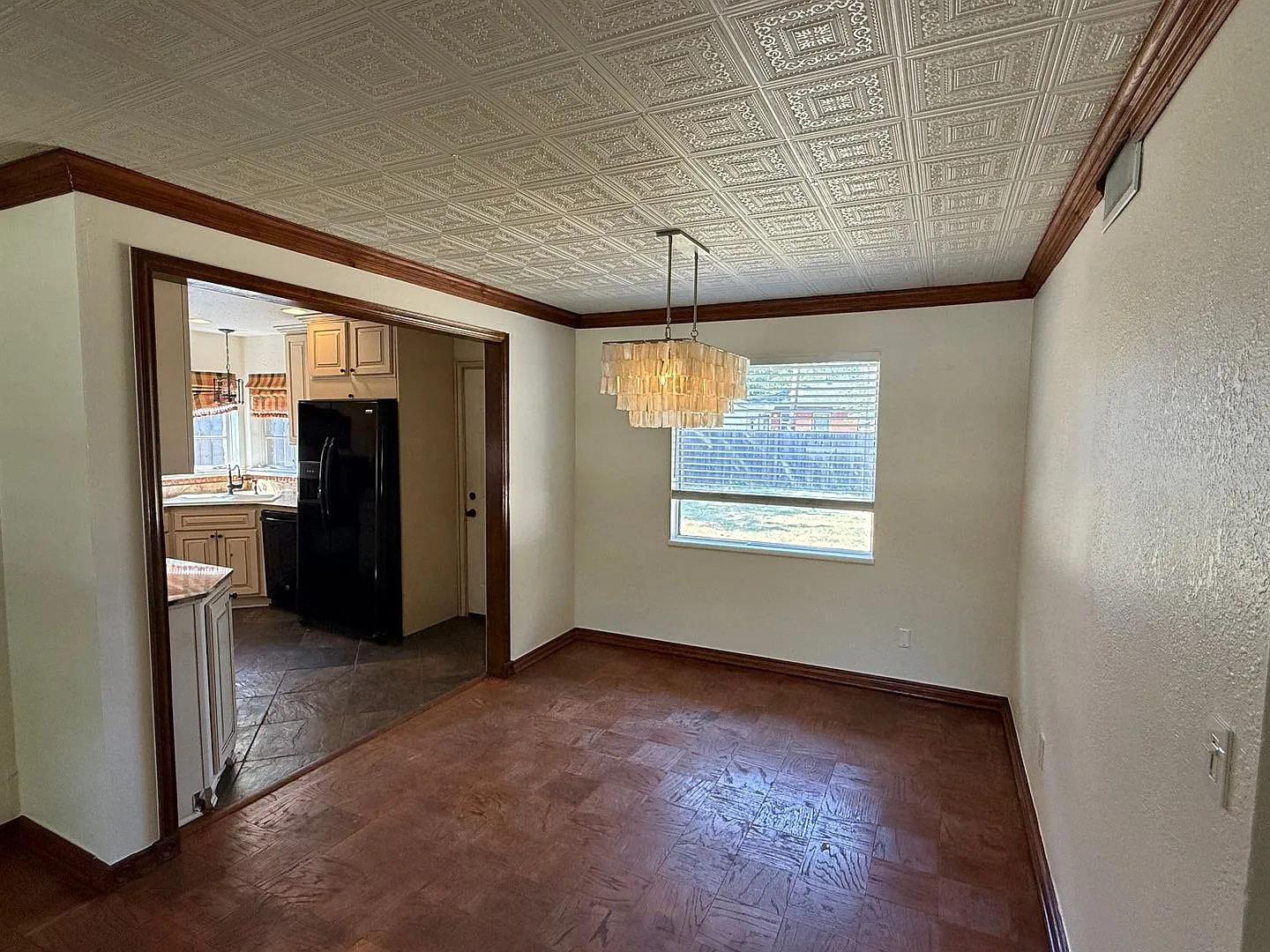 Gorgeous 3 Bed 1 Bath in The Village — Photo 3