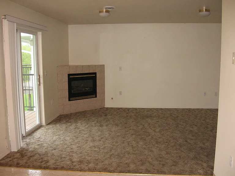 1740 White Ave — Photo 2